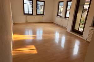 Guter Preis, schöne, ruhige 2,5-Zimmer Whg, 2 Terrassen in Uhlbach - frei und ohne Makler