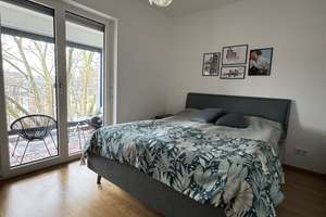 Traumhafte 3-Zimmer-Wohnung in den Karolinger Höfen mit Blick auf die Düssel – Merowingerstraße 30, 40223 Bilk, Düsseldorf – Vorschaubild 1