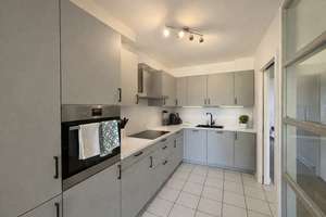Exklusives Townhouse in sehr guter Lage! Vollklimatisiert und neue EBK - Nähe der ISD – Die vollständige Adresse der Immobilie erhältst du vom Anbieter., 40474 Lohausen, Düsseldorf – Vorschaubild 2