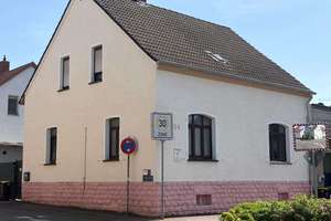 renovierungsbedürftiges freistehendes Wohnhaus in Bahnhofsnähe in Homburg-Erbach – Die vollständige Adresse der Immobilie erhältst du vom Anbieter., 66424 Homburg – Vorschaubild 1