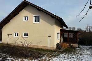 Gepflegtes Wohnhaus mit großem Grundstück in sehr ruhiger Lage von Trostling – Die vollständige Adresse der Immobilie erhältst du vom Anbieter., 94099 Ruhstorf an der Rott – Vorschaubild 2