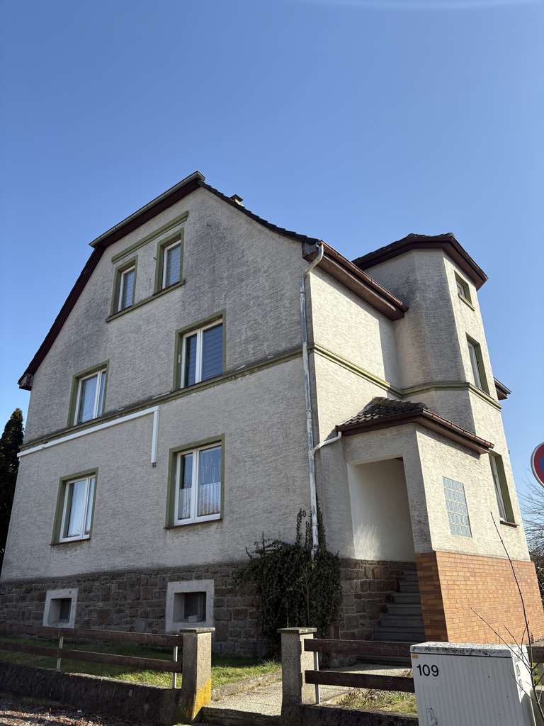 Immobilie in Warburg - Schönes Zweifamilienhaus (Energieklasse A) mit angrenzendem Baugrundstück in Warburg - Bild 0