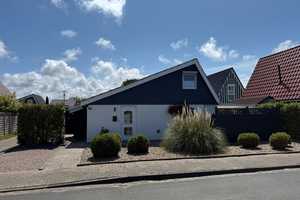 **VERKAUFT** Einzigartiges Ferienhaus in Duhnen – Ihr nächstes Traumdomizil am Wattenmeer – Am Ringwall 82, 27476 Cuxhaven (Kreis) – Vorschaubild 1