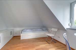Möbliert: Helle 3-Zimmer Dachterrassenwohnung auf Zeit mieten – Die vollständige Adresse der Immobilie erhältst du vom Anbieter., 80997 Allach, München – Vorschaubild 5