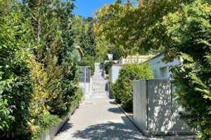Bezaubernd schönes Bungalow Ein Familien-Haus, wartet im Grünen gebettet auf die nächste Generation. – Die vollständige Adresse der Immobilie erhältst du vom Anbieter., 88662 Überlingen – Vorschaubild 3