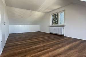 3-Zimmer Dachgeschosswohnung in Bi.-Hillegossen – frei ab 01.07. – Die vollständige Adresse der Immobilie erhältst du vom Anbieter., 33699 Stieghorst, Bielefeld – Vorschaubild 2