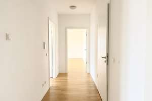 Entspannt Wohnen! Ihre neue 3-Zi-Erdgeschoss-Wohnung mit 2 Terrassen und Einbauküche! – Karlsbader Platz 16, 65197 Rheingauviertel / Hollerborn, Wiesbaden – Vorschaubild 9
