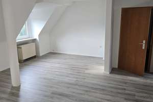 Geräumige 2-Zimmer-Dachgeschoßwohnung in Essen-Kupferdreh – Kupferdreher Straße 212, 45257 Kupferdreh, Essen – Vorschaubild 1