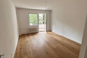 Bestlage Ludwigkirchplatz: Sanierte 2-Zimmer-Wohnung mit Balkon & Aufzug
