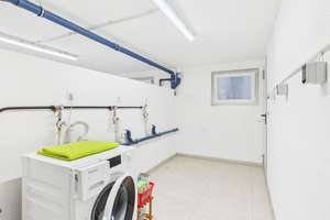 Sofort frei! Neuwertig! XXL-Balkon, Photovoltaik mit Speicher, zwei Garagen, Einbauküche, Smart-Home – 85049 Friedrichshofen-Hollerstauden, Ingolstadt – Vorschaubild 37