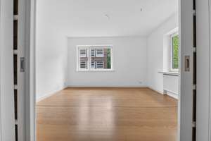 Traumlage Südstadt, im 1. OG: Stilvolle 4-Zimmer-Wohnung, mit 2 Balkonen und Blick ins Grüne! – 30173 Südstadt, Hannover – Vorschaubild 8