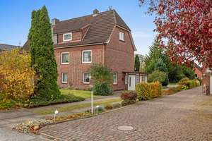 Sanierungsbedürftige DHH mit Anbaupotenzial in ruhiger Lage von HH Alt-Nettelnburg