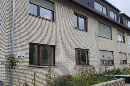 *** sehr schöne 3-Zimmer-Dachgeschoss-Wohnung mit 2 Balkonen und Einbauküche in Verlautenheide ***