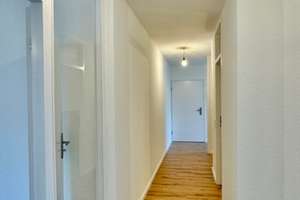 3 Zimmer Wohnung frisch saniert und frei zum 01.12.2025 – Lübecker Straße 8, 50858 Weiden, Köln – Vorschaubild 2
