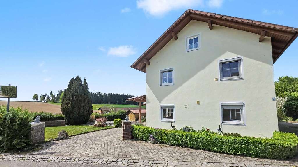 Immobilie in Falkenberg - Traumhaftes Familienhaus mit Pool und großem Garten – Willkommen zu Hause - Bild 2