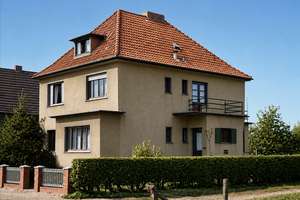 Substanzstarkes Zweifamilienhaus auf großzügigem Grundstück im Bremer Norden – Die vollständige Adresse der Immobilie erhältst du vom Anbieter., 28755 Fähr-Lobbendorf, Bremen – Vorschaubild 1