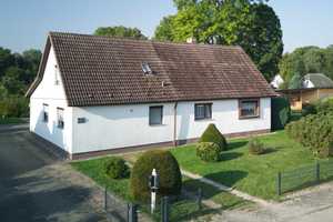Wohnhaus in Massivbauweise                                    mit 2 Eigentumswohnungen – Ostvorpommern (Kreis) – Vorschaubild 1