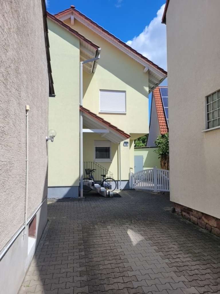 Immobilie in St. Leon-Rot - Käuferprovisionsfrei! 2 Häuser auf einem  557 m² großen Grundstück in ruhiger Lage! - Bild 2