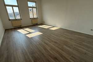 Alles NEU!!! 3. OG + Aufzug  + großer Balkon + 2er-WG-gerecht !
