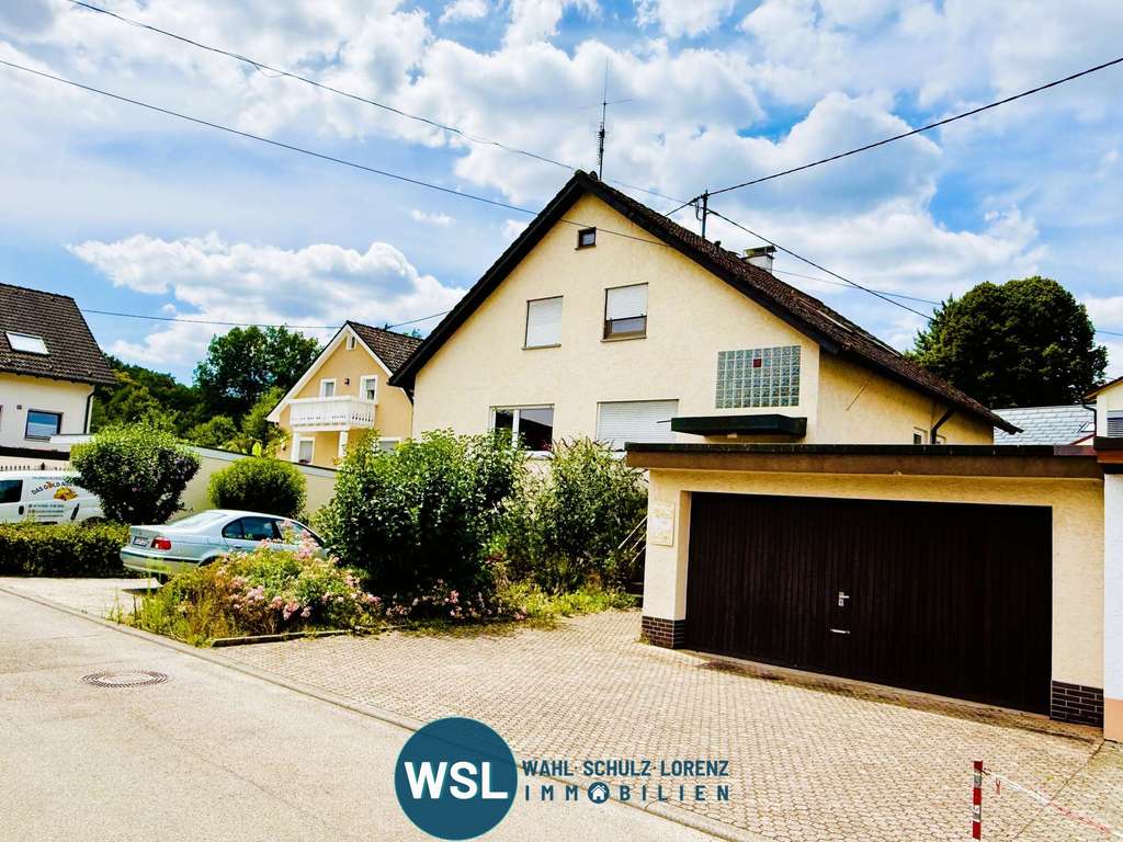 Immobilie in Aichtal - 2-Familienhaus mit Doppelgarage, Garten und kleiner Werkstatt in Ortsrandlage von Aichtal Neuenhaus. - Bild 0