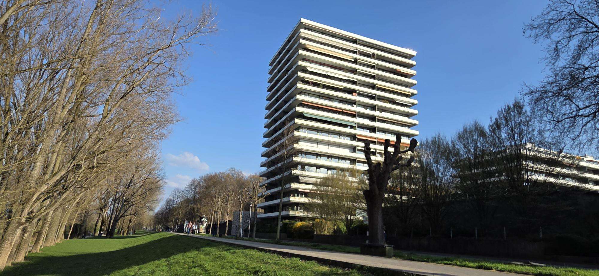 --RODENKIRCHEN--Rheinblick - attraktive 3-4 Zi. Wohnung mit großem Balkon, Köln – Bild 1