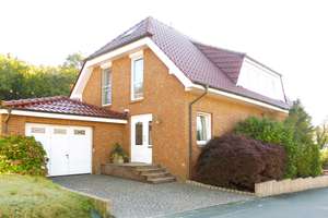 Exklusives freistehendes Einfamilienhaus in zentraler Lage von Bremen-Schönebeck – Die vollständige Adresse der Immobilie erhältst du vom Anbieter., 28757 Schönebeck, Bremen – Vorschaubild 2