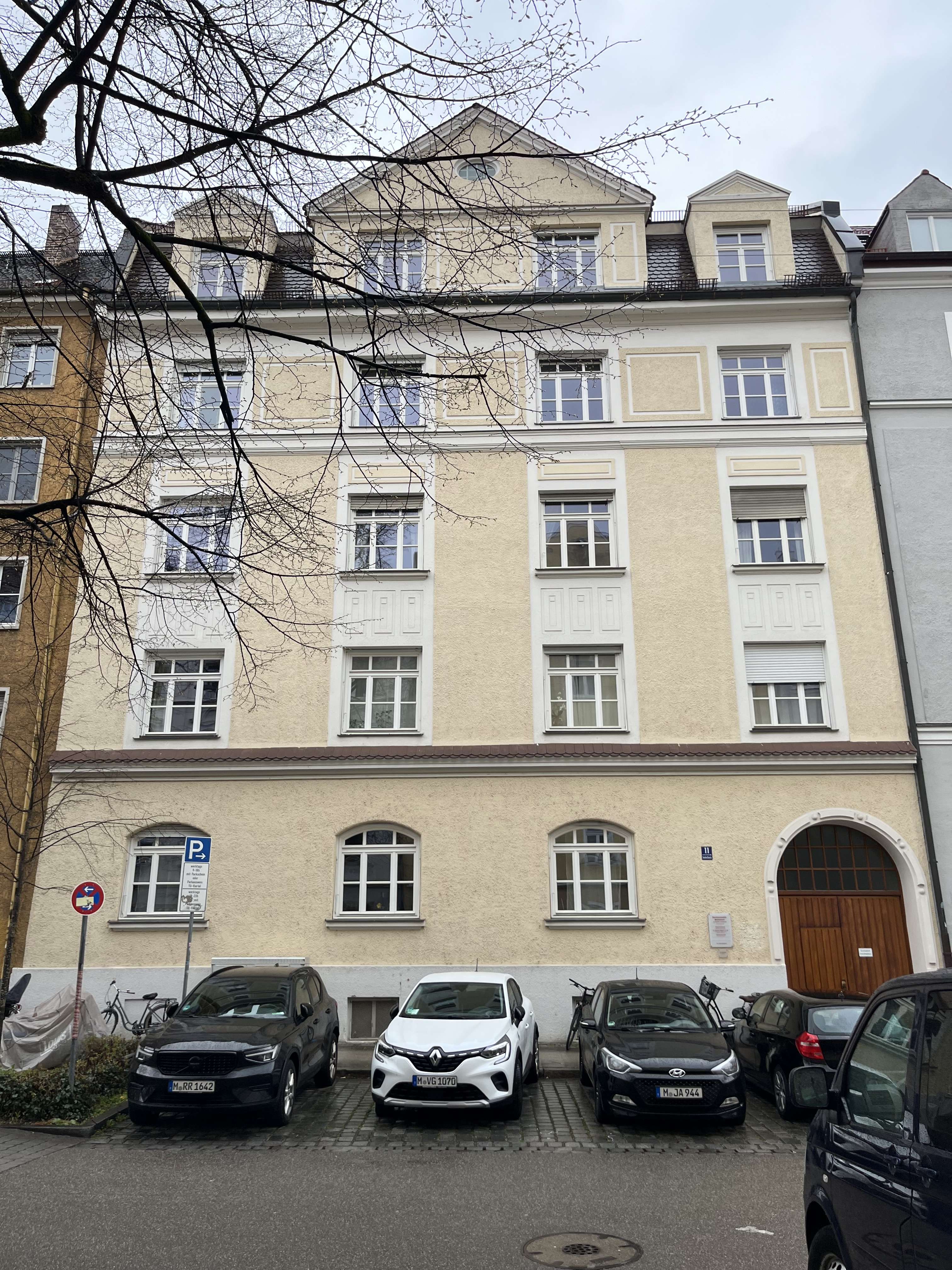 Stilvoller Altbauklassiker in Bestlage, München – Bild 1