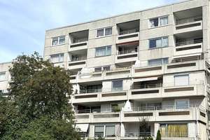 Schöne Aussicht! Helle 2 Zimmerwohnung mit Loggia...