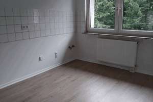 schöne 2 Zimmerwohnung in Cronenberg! – Paulussenstr. 19, 42349 Cronenberg, Wuppertal – Vorschaubild 2