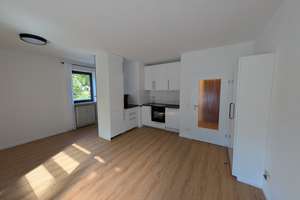 Erstbezug nach Renovierung: helle 1,5-Zimmer-Wohnung mit großer West-Dachterrasse in München-Solln – Wolfratshauser Straße 135a, 81479 Thalkirchen, München – Vorschaubild 2