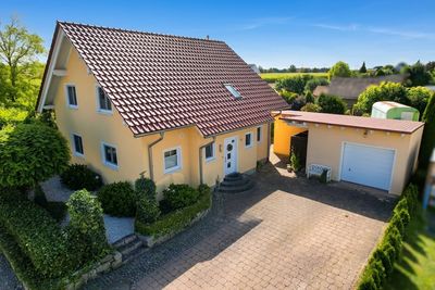 Niedrigenergie-Holzhaus mit Weitblick, Südgarten & Garage in Borgentreich-Natzungen