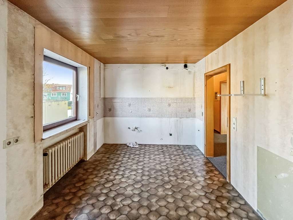 Immobilie in Kitzingen - Ein Haus, viele Möglichkeiten – Zweifamilienhaus mit Garten - Bild 3