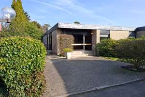 Großer Bungalow auf Traumgrundstück / Nutzung als 2 Parteienhaus möglich