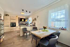Modernes Familienhaus (2021)
186 m² | Pool | Heimkino | 3 Bäder
Nähe Adlershof & BER – Die vollständige Adresse der Immobilie erhältst du vom Anbieter., 12524 Altglienicke, Berlin – Vorschaubild 8