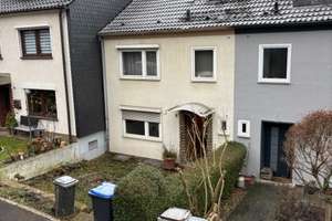 Reihenhaus in guter Lage von Witten Herbede mit erheblichen Sanierungsbedarf – Die vollständige Adresse der Immobilie erhältst du vom Anbieter., 58456 Herbede, Witten – Vorschaubild 1
