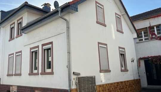 Bild von Einfamilienhaus mit Anbau in der Ortsmitte von Obertshausen