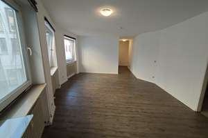 4-Zimmer Wohnung im 1. OG in Mitte