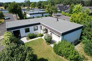 Niederpleis: Freistehender Winkel-Bungalow mit Garage und netter Nachbarschaft – Rhein-Sieg-Kreis – Vorschaubild 1