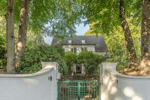 Seltene Gelegenheit – Denkmalgeschütztes Landhaus auf parkähnlichem Grundstück