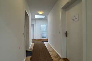 PROVISIONSFREI.. SEHR SCHÖNE, HELLE DACHGESCHOSS-WOHNUNG M. 2 BÄDER U. TERRASSE, LIFT U. WEITBLICK – John-Schehr-Str. 4, 10407 Prenzlauer Berg, Berlin – Vorschaubild 3