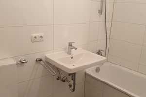 Erstbezug nach Sanierung – Knappertsbuschstr. 39, 81927 München – Vorschaubild 1