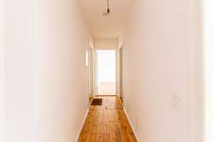 Charmante 2-Zimmer-Altbauwohnung mit großem Potenzial – 3. OG, lichtdurchflutet & zentral – Grünberger Strasse 19, 10243 Friedrichshain, Berlin – Vorschaubild 4