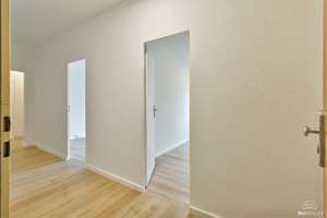 3-Raumwohnung mit großem, verglastem Balkon – Die vollständige Adresse der Immobilie erhältst du vom Anbieter., 13051 Neu-Hohenschönhausen, Berlin – Vorschaubild 3