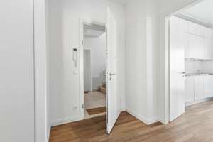 Traumhafte Duplexwohnung in den exklusiven Heinrich-Heine-Gärten – Die vollständige Adresse der Immobilie erhältst du vom Anbieter., 40549 Heerdt, Düsseldorf – Vorschaubild 4