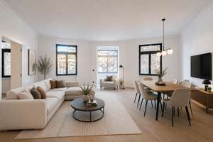 Ein saniertes Zuhause für Familie mit 4 Zimmern, Balkon & Blick auf die Zionskirche