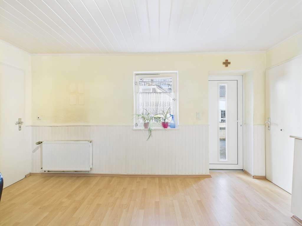 Immobilie in Vettweiß - Teilmodernisiertes Einfamilienhaus mit Garage und Nebengebäude in Vettweiß-Kelz! - Bild 3