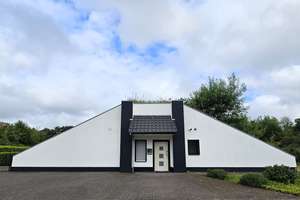 ATTRAKTIVES UND GERÄUMIGES HAUS IN KEVELAER-TWISTEDEN ZU ERWERBEN – Am Heyberg 132, 47624 Kevelaer – Vorschaubild 1