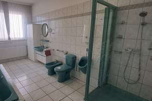 ## Schöner Bungalow in ruhiger Lage # Terrasse & Garten # Lagerhalle & Hof # 6 Garagen # 8 PKW-ST ## – Die vollständige Adresse der Immobilie erhältst du vom Anbieter., 76437 Rastatt – Vorschaubild 6
