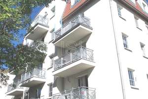 GEMÜTLICHE SINGLE-WOHNUNG - MIT ECKBADEWANNE UND SONNENBALKON!