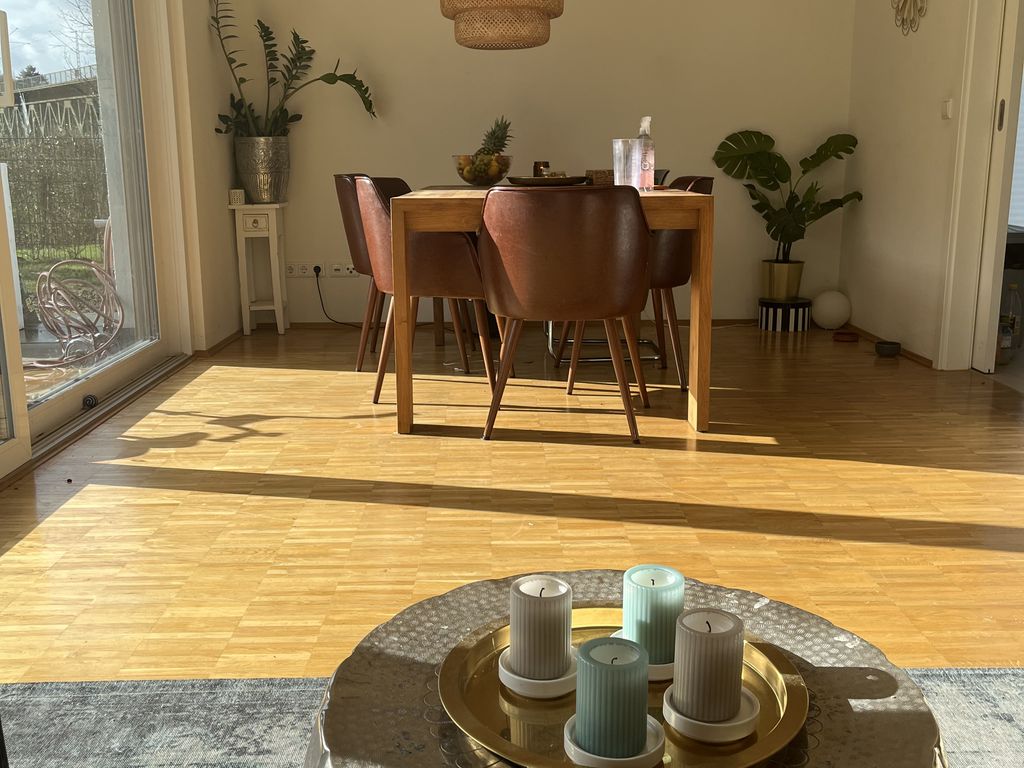 Lichtdurchflutete und geräumige EGWohnung mit zwei